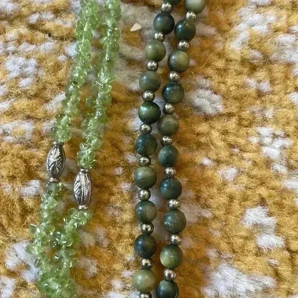 Bundle two semi precious stone green necklaces NWOT - Picture 3 of 5